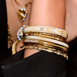 Bracelet JONC Fermé GAYATRI - Décor Nid d'abeillle & Cristaux blancs TAILLE Diamètre intérieur 60