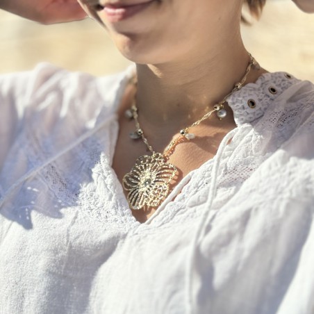 Collier vintage plaqué or magnifique pour tous les jours, belle chaîne de collier, posé à plat sur le cou - France