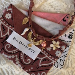 Collier bandana Poétic Blush Phoenix marron glacé doré - Perle & fleur