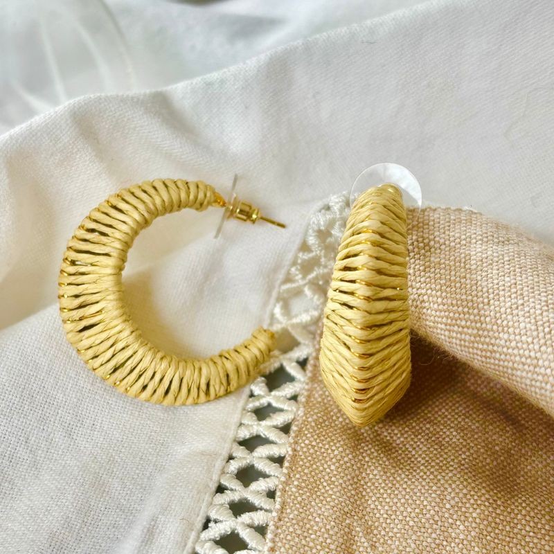 Boucles d'oreilles créoles MEYLINA raphia Beige Boucles d'oreilles créoles MEYLINA raphia Beige
