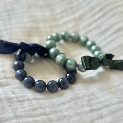 Bracelet élastiqué Perles Résine BLEU NUIT NACRE & ruban satin - 1,4 cm