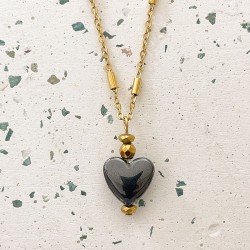 Collier LORETTE chaîne dorée - Pendentif Cœur noir & Hématites dorées