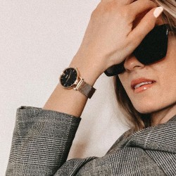 Montre Minuit Mesh Gold, cadran rond noir & bracelet milanais