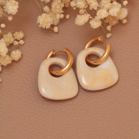 Boucles d'Oreilles créoles DIONE Or - Anneau lisse & Pendentif marbré beige - Aurélie Joliff