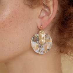 Boucles d'Oreilles puces EURYDICE Or - Ovale gravé & Pendentif tacheté beige