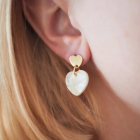 Boucles d'oreilles pendantes MINI MAE dorée - Coeur acétate nacre - Azéria