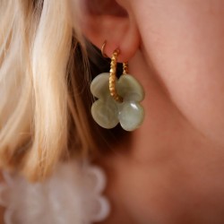 Boucles d'oreilles or 0,70gr en formes de fleurs avec émeraudes