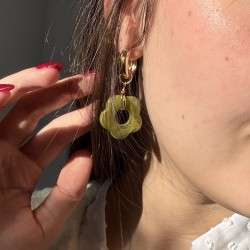 Boucles d'oreilles créoles ANA dorée - Fleur résine kaki marbré - Azéria