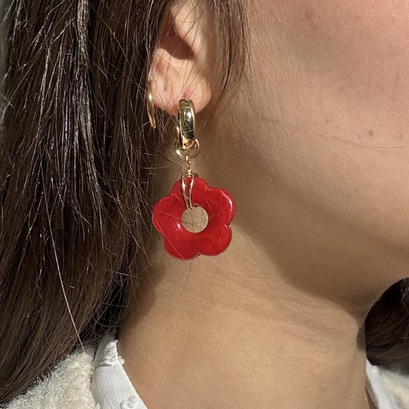 Boucles d'oreilles créoles ANA dorée - Fleur résine rouge