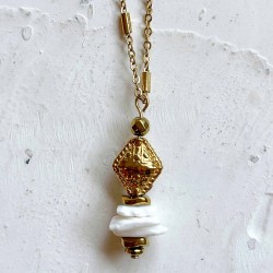 Collier LORETTE GOLD chaîne dorée - Coquillages naturels blanc & Hématites