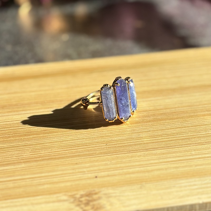 Bague ajustable Or - Trois Pierres barrettes en Tanzanite - Au Fil de Lo