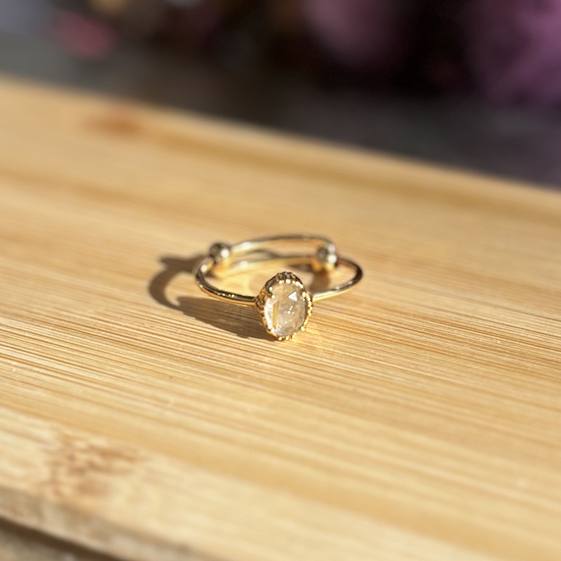 Bague ajustable Or - Petite Pierre Quartz rutile ovale - Au Fil de Lo