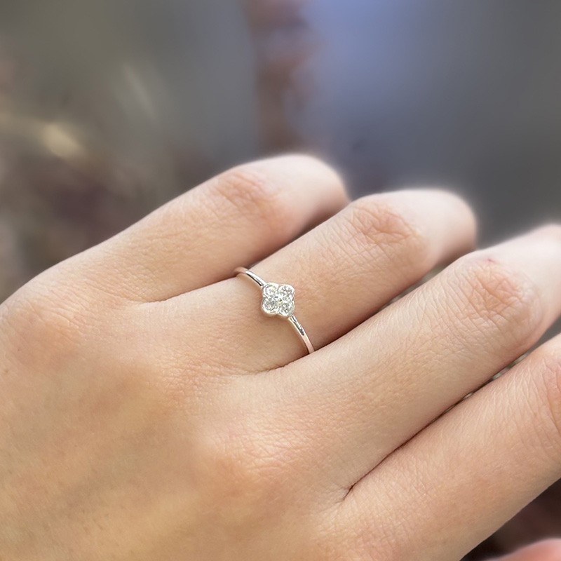 Bague fine en argent TREFLE - Oxydes blancs TAILLE 54