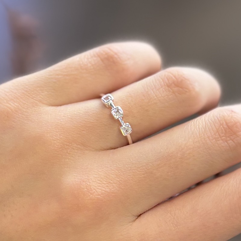 Bague fine en argent CARRES - Oxydes blancs TAILLE 56