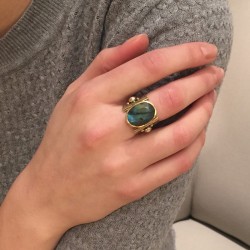 Bague anneau ciselé en argent Labradorite ovale et perles blanches