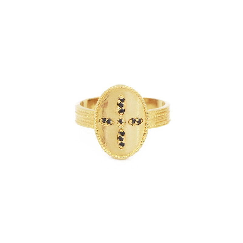 Bague large ajustable dorée GLORIA - Anneau & Médaillon Croix zircon noir signée Nilaï Paris Bague large ajustable dorée GLORIA - Anneau & Médaillon Croix zircon noir signée Nilaï Paris