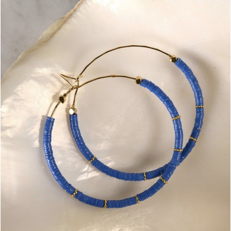 Boucles d'oreilles Créoles ADRIA doré - Petits disques Heishi bleus by GARANCE Boucles d'oreilles Créoles ADRIA doré - Petits disques Heishi bleus by GARANCE