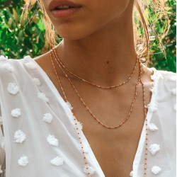 Collier court chaîne fine plaqué or & Perles de résine bleue