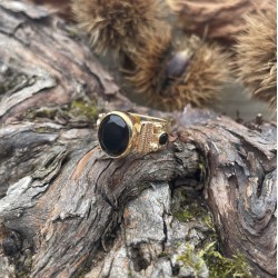 Bague LOU ONYX NOIR - Anneau ciselé plaqué or TAILLE 52