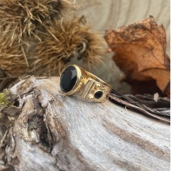 Bague LOU ONYX NOIR - Anneau ciselé plaqué or TAILLE 54