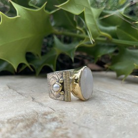 Bague anneau ciselé en argent Pierre de Lune ovale et perles blanches - CANYON