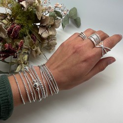 Bracelet élastiqué BIRDY ALL SILVER - Mini perles lisses & facettées TAILLE M
