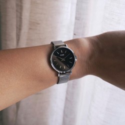 Montre Boho Chic Petite Crystals Mesh, couleur argent, cadran rond noir