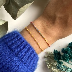Bracelet chaîne fine plaqué or & Perles de résine multicolores