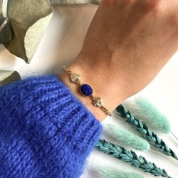 Bracelet chaîne ASUKA - Nœuds dorés & Cabochon bleu pailleté