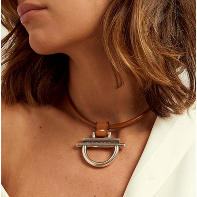 Collier ras de cou - Torque cuir camel & Pendentif anneau étrier CXC