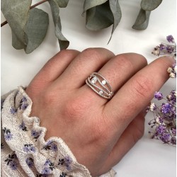 Bague large en Argent - Quatre anneaux striés & Trois zircons blancs TAILLE 54