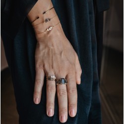 Bague fine CRYSTAL Or & Multi baguettes de cristaux bleu saphir TAILLE 50