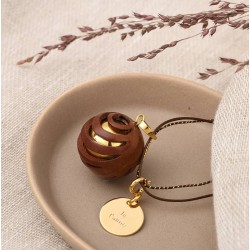 Collier Bola de grossesse SAPELLEE Or jaune - Liens marron doré & Boule bois exotique - NATIVEE
