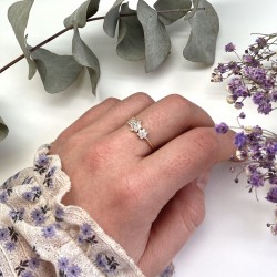 Bague fine plaqué or HORTENSE - Anneau & Trio de fleurs Zircons blancs TAILLE 54