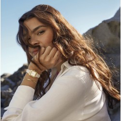 Montre Gracieuse petite, or, cadran carré blanc & bracelet cuir crème