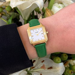 Montre Gracieuse petite, couleur or, cadran carré blanc & bracelet cuir vert