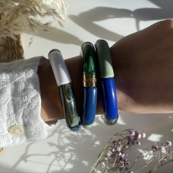 Bracelet jonc élastiqué doré PIPOCA MARINHO 1 - Bleu vert & blanc