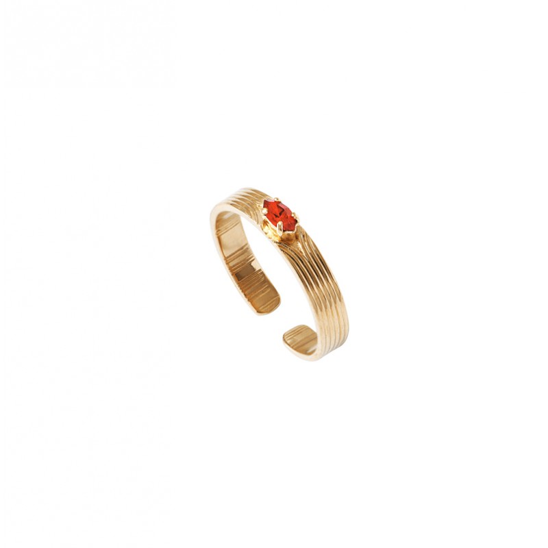 Bague fine ajustable SOLEIL dorée - Anneau strié & Cristal prestige rouge - SATELLITE Bague fine ajustable SOLEIL dorée - Anneau strié & Cristal prestige rouge - SATELLITE