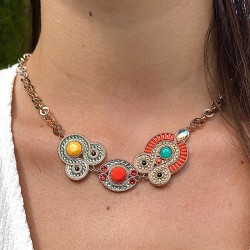 Collier court chaîne CIRCUS Or - Plastron antique & Perles corail