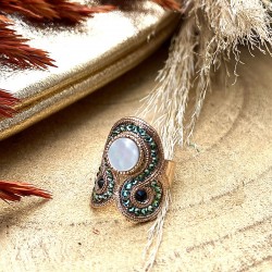 Bague large ajustable CIRCUS dorée - Cristaux verts & Cabochon blanc