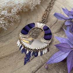 Collier court chaîne MIKONA Or - Pendentif plume de faisan violet & Gouttes