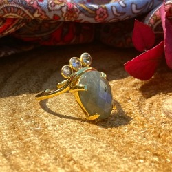 Bague ajustable CHIARA OR - Cabochon ovale Labradorite & Zircons ARGELOUSE