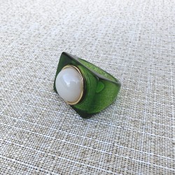 Bague large GREEN BEE résine verte - Cabochon rond opale TAILLE 54