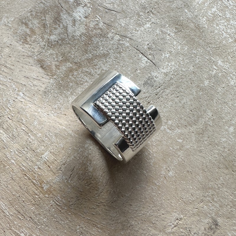 Bague argent, anneau ouvert vers le haut, très futuriste. - Bijoux