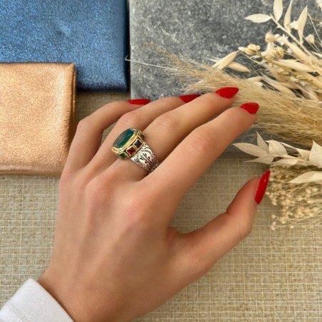 Bague large Anneau antique MONA cristaux multicolores & Onyx vert carré