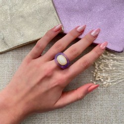 Bague large OPAL&MULLED GRAPE Résine violette - Cabochon ovale blanc TAILLE 54