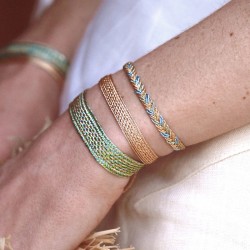 Bracelet fin ajustable EYA Peach Pistachio - Fils d'or tressés